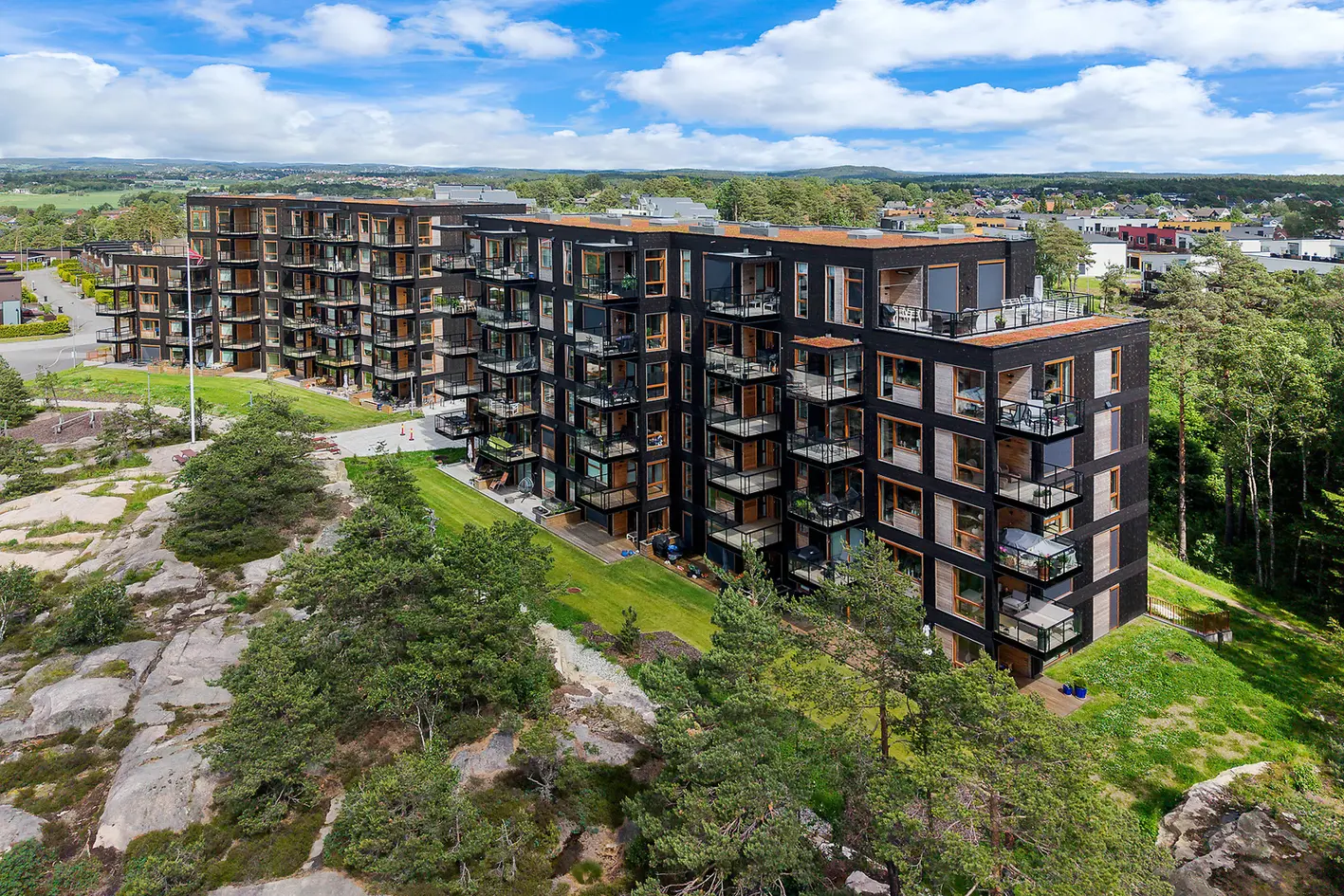 Nyere, tiltalende 2-roms leilighet i populært boområde | Vestvendt balkong | Heis | Garasje photo 3