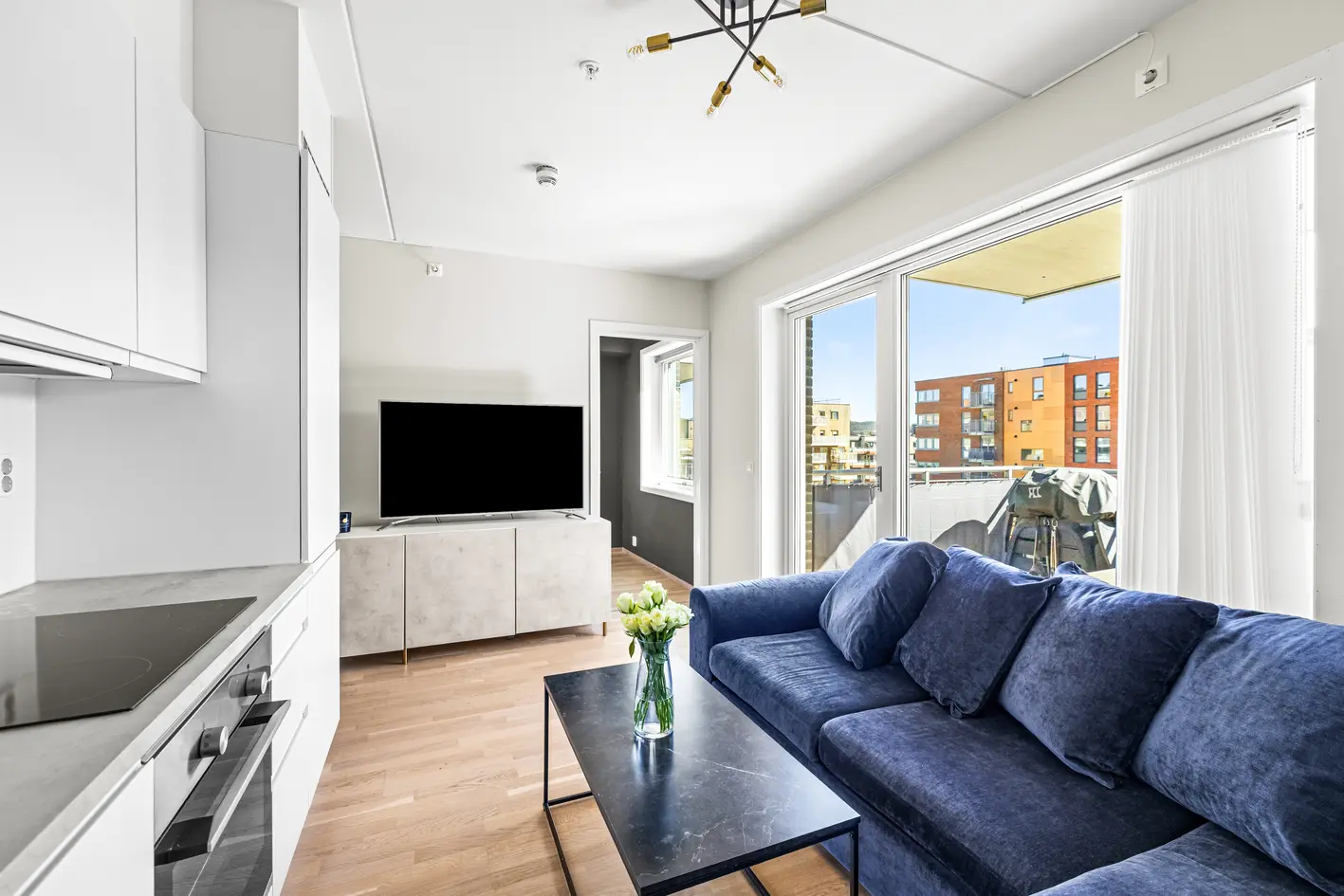 Pen og nyere 2-roms fra 2021 med balkong på 8 m² | Vannbåren gulvvarme | Garasjeplass m/ el-lader | Sentralt ved Triaden photo 4