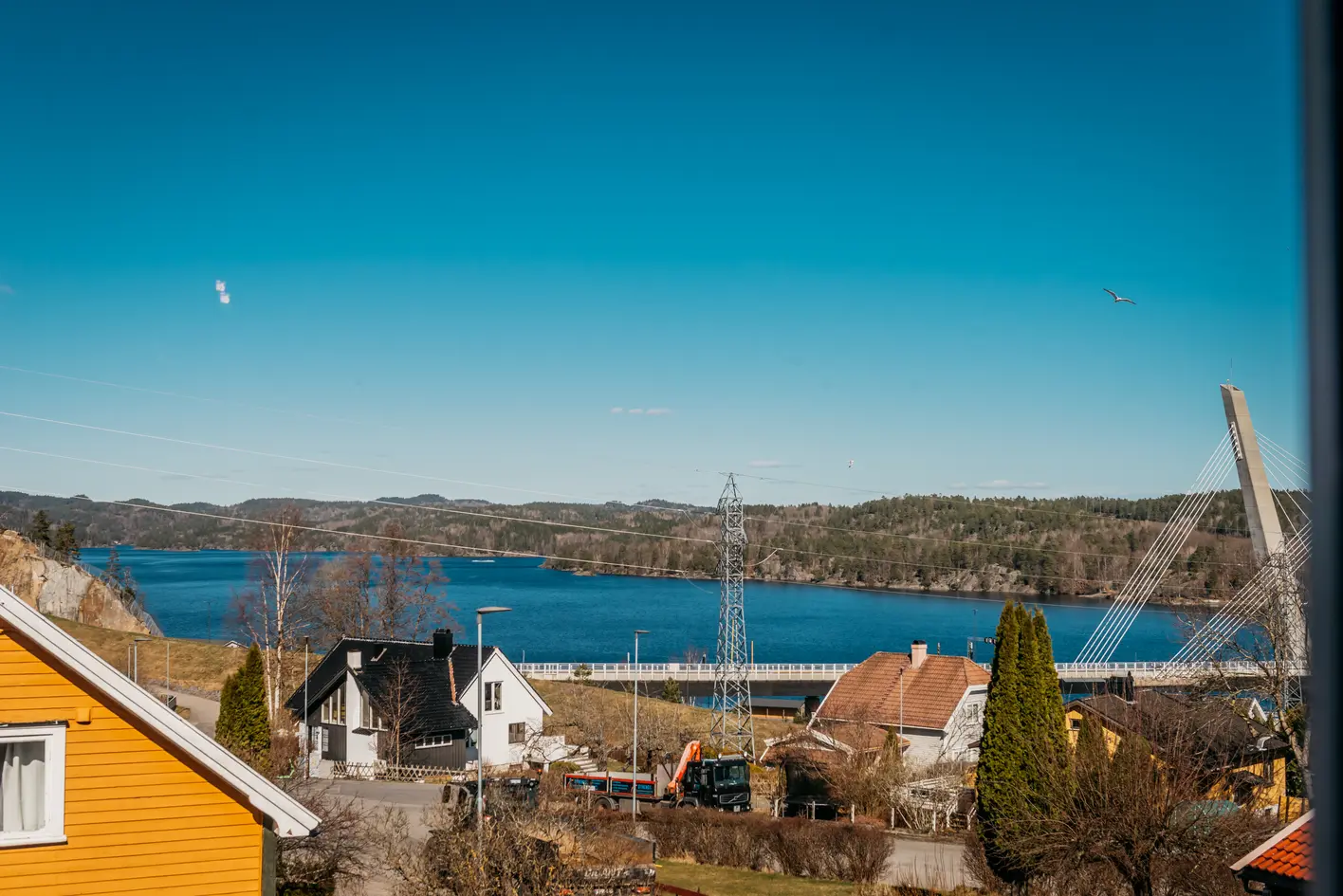 Hyggelig familiebolig med hybel! Gode solforhold og flott utsikt. Nærhet til sentrum og flotte turområder.  photo 3