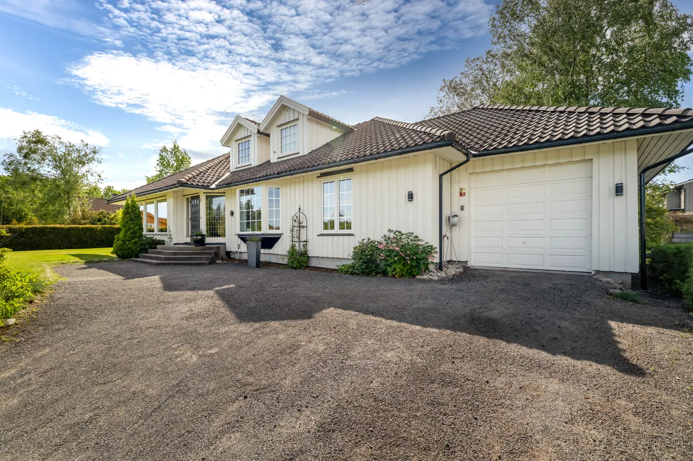Stor og innholdsrik familiebolig i attraktivt og barnevennlig område på Løveåsen | Stor, solrik tomt  photo 2
