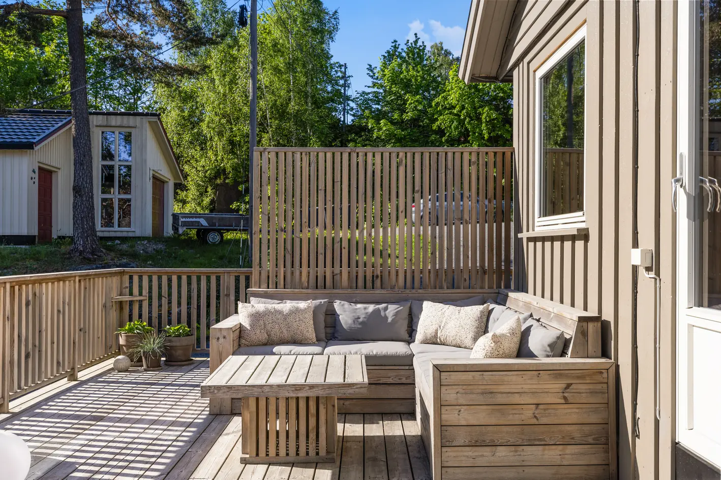 Innholdsrik enebolig med mye potensiale over 2 plan med innebygd garasje photo 2