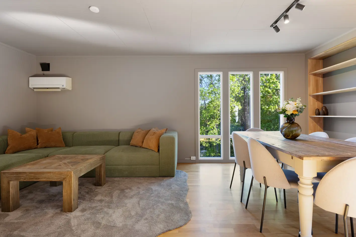 Innholdsrik enebolig med mye potensiale over 2 plan med innebygd garasje photo 5