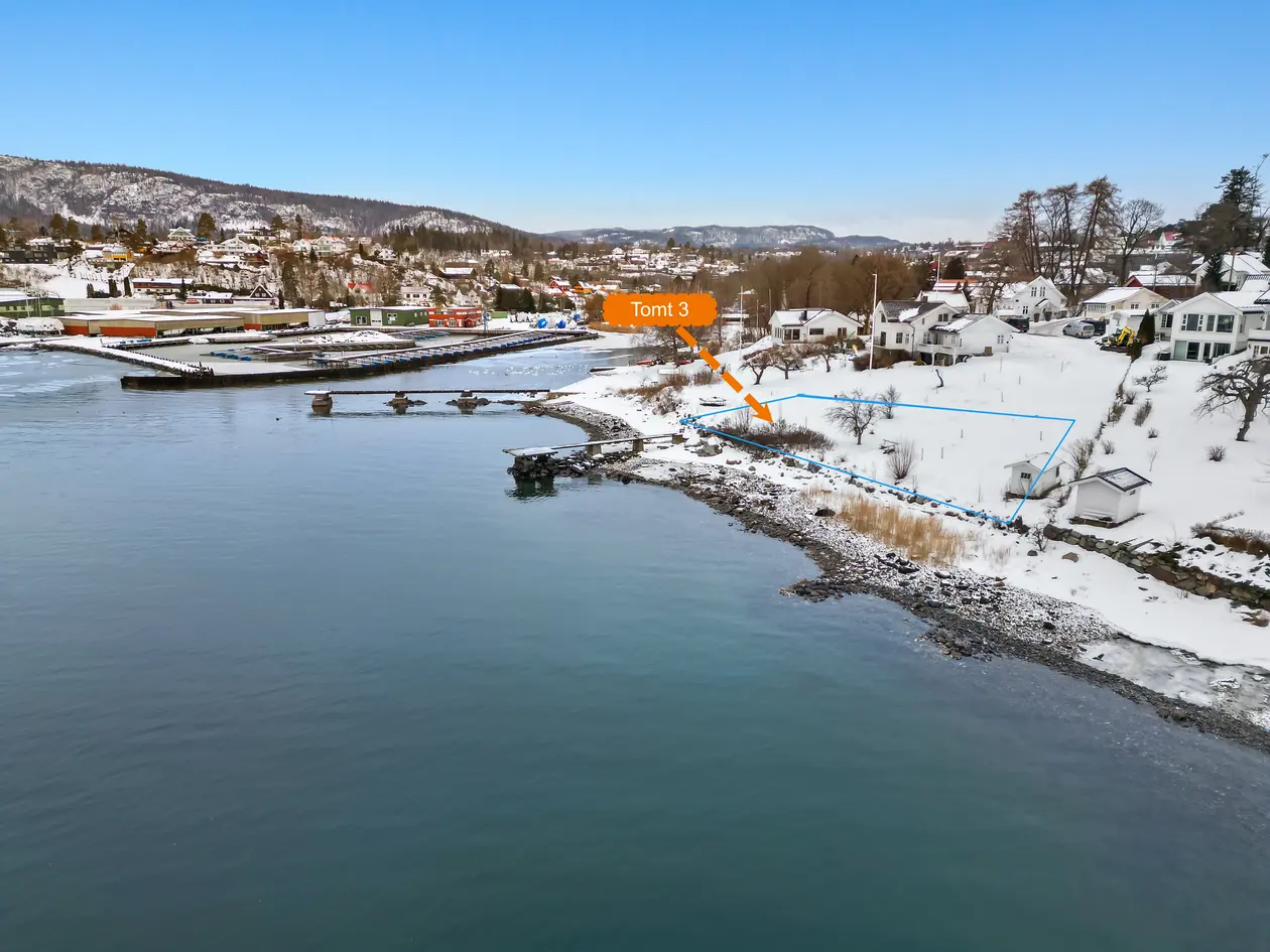 Unik tomt med andel i strandlinje, brygge og naust - Flott beliggenhet i første rekke mot Oslofjorden - Gode solforhold 
