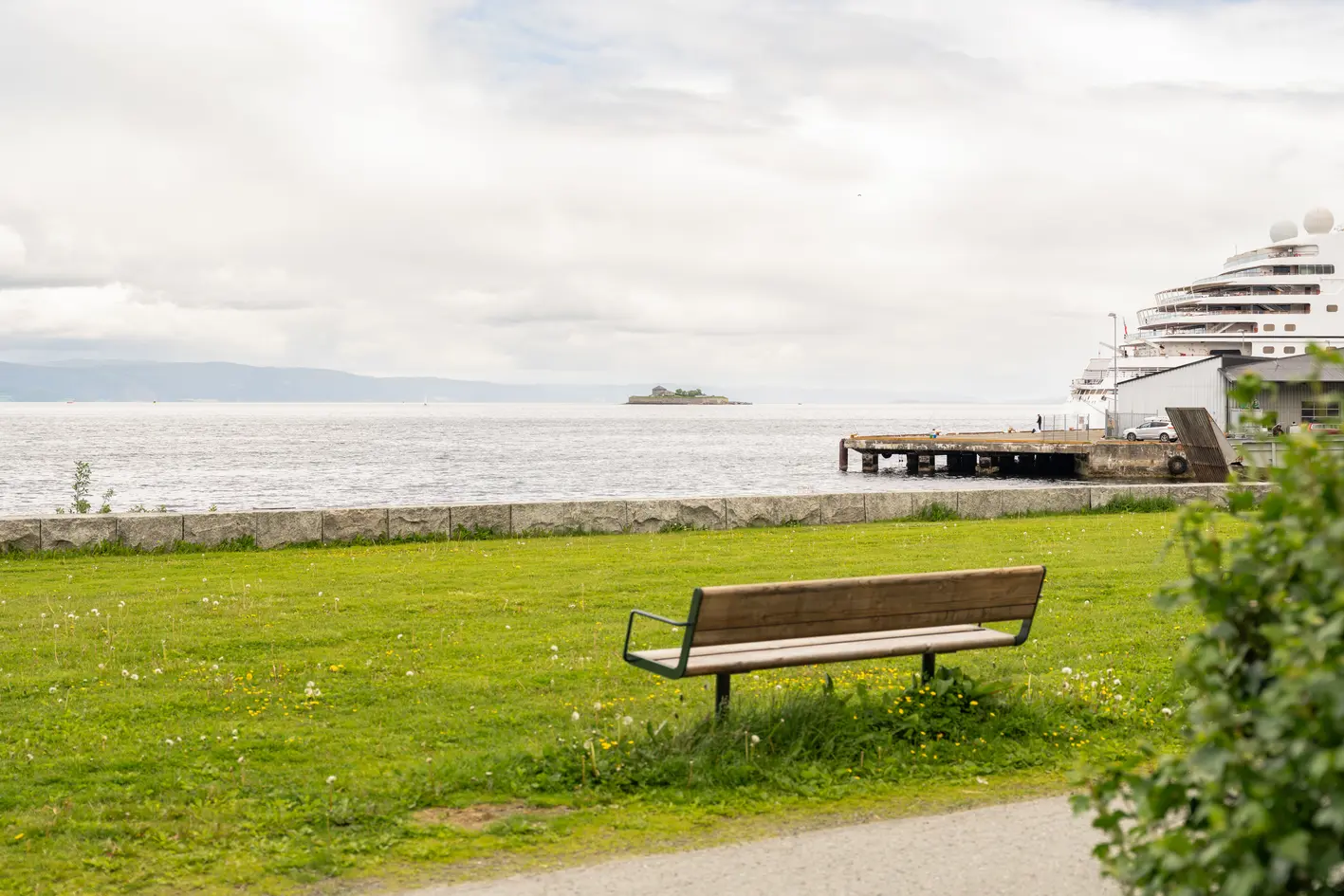 Delikat 3-roms hjørneleilighet rett ved promenaden. Vestvendt balkong med gode solforhold og fjordutsikt. Garasjeplass. photo 2