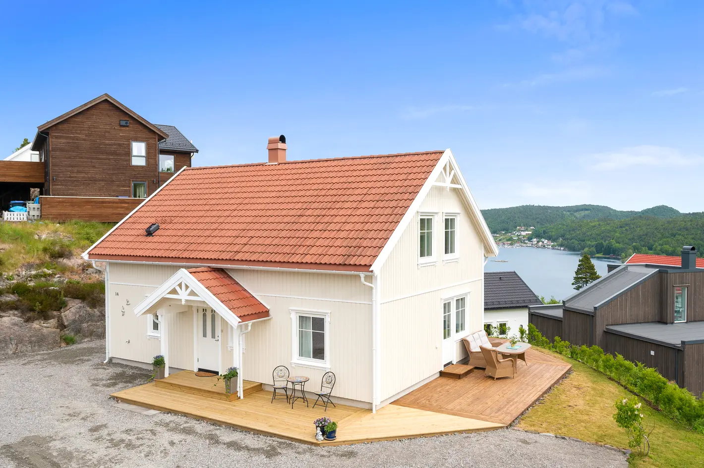 Sjønær og familievennlig enebolig på Glastadheia - Flott utsikt, båtplass og romslig tomt - Barnevennlig omgivelser. photo 2