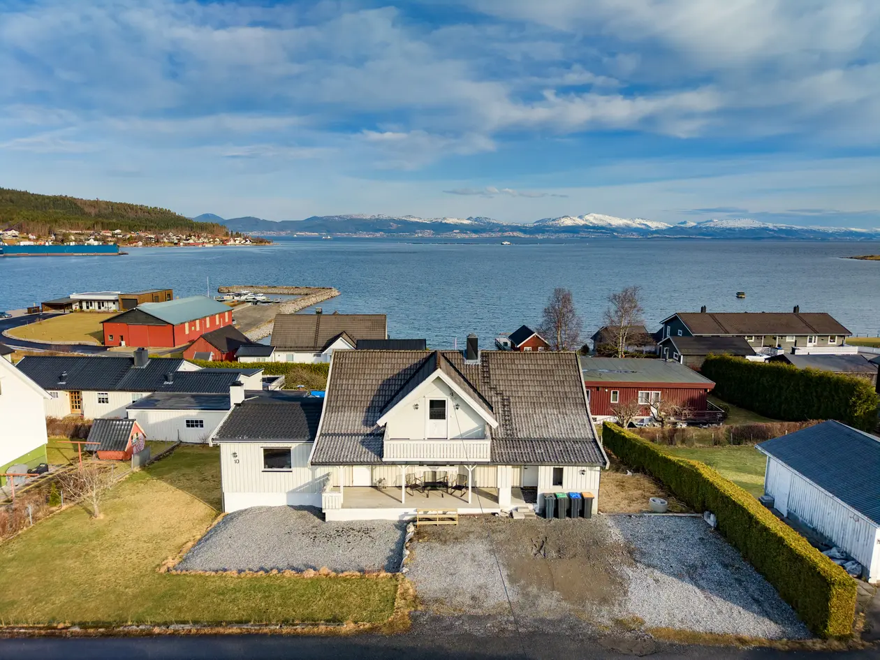 Flott enebolig i et attraktivt og familievennlig område nært det meste | Fin og romslig hage | Nydelig utsikt  photo 5