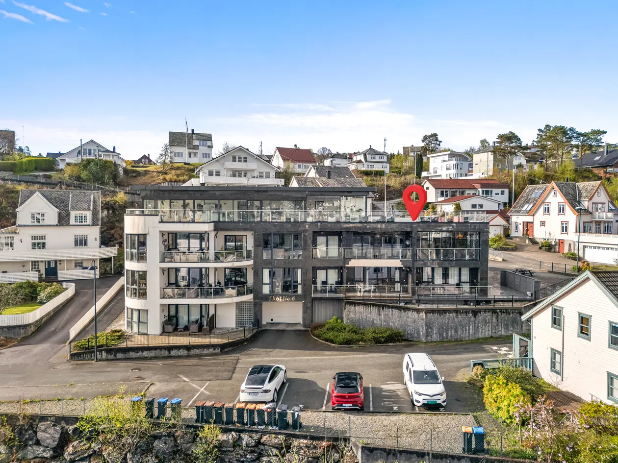 NY PRIS! Lys og moderne 4-roms med flere balkonger, romslig innglasset balkong, heis og garasjeplass | Sentral beliggenhet. Flott utsikt photo 3