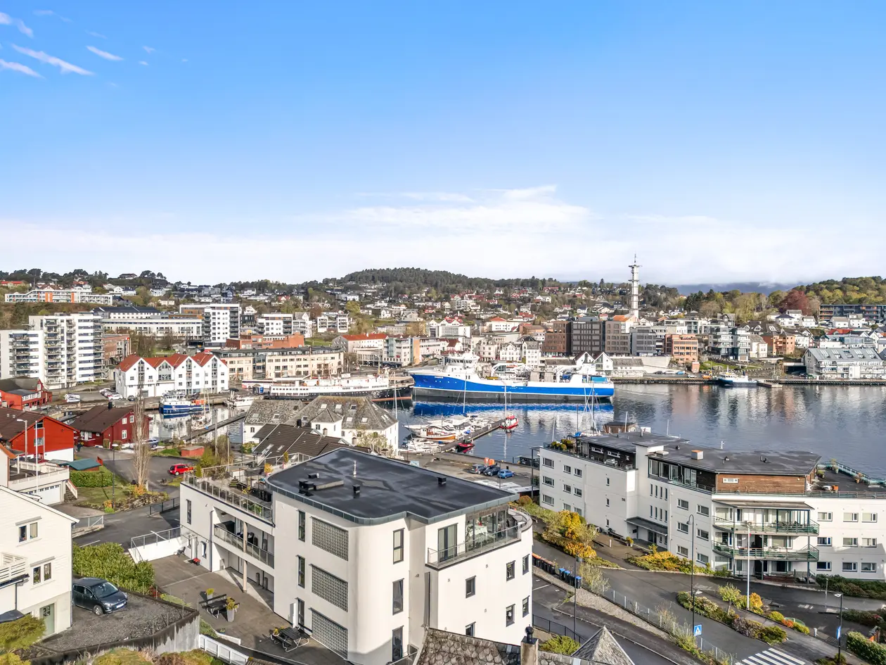 NY PRIS! Lys og moderne 4-roms med flere balkonger, romslig innglasset balkong, heis og garasjeplass | Sentral beliggenhet. Flott utsikt photo 4