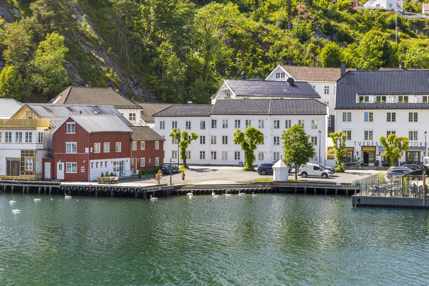 Selveierleilighet like ved havna i Tvedestrand sentrum- vakker utsikt- to soverom photo 2