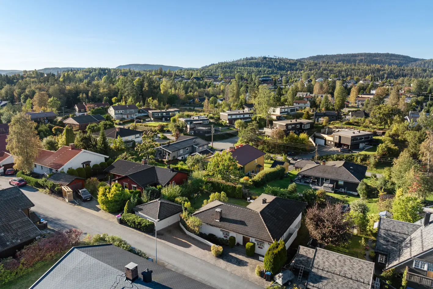 Flott enebolig i attraktiv og barnevennlig området – Solfylt og pen eiendom - Garasje – Nær marka, skole/bhg m.m photo 2