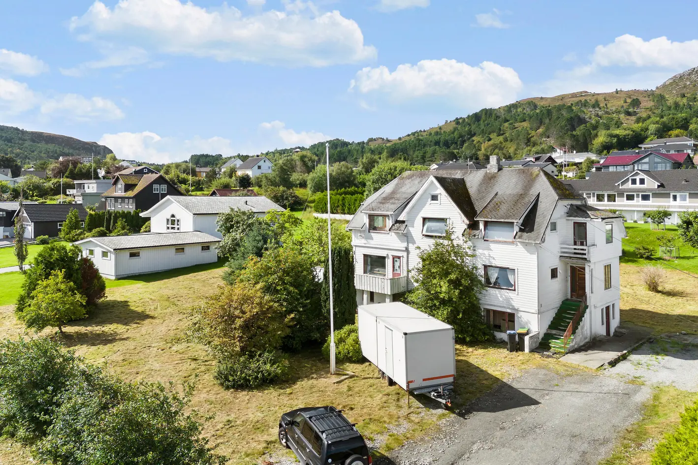 Stor eiendom med godt utviklingspotensial i barnevennlig område photo 2