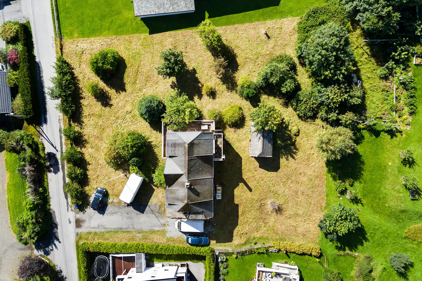 Stor eiendom med godt utviklingspotensial i barnevennlig område photo 3