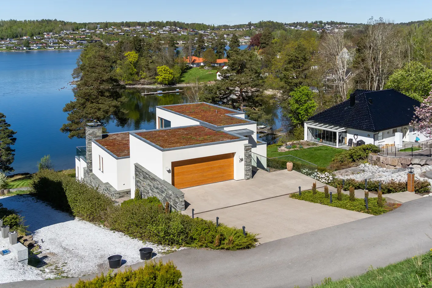Nyere, arkitekttegnet høystandardbolig på vestvendt strandeiendom - Kvalitet i enhver detalj - Heis - MÅ OPPLEVES. photo 5
