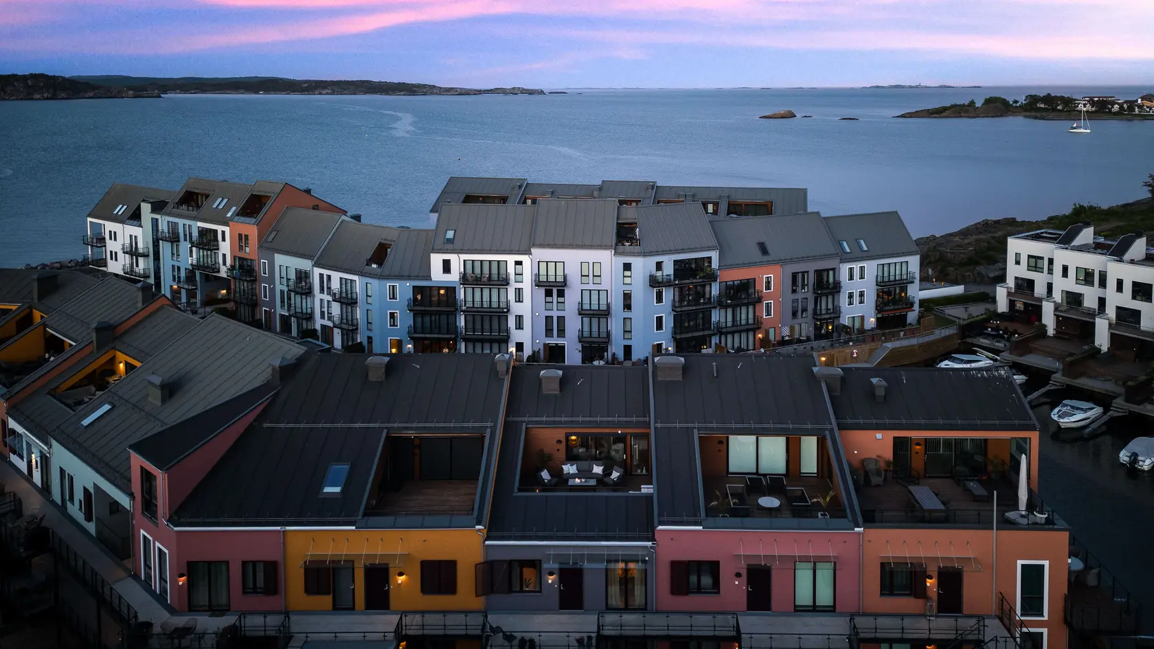 Pen selveierleilighet over to plan. Solrik takterrasse og to balkonger med fin utsikt. Heis og garasje. Ingen boplikt. photo 4