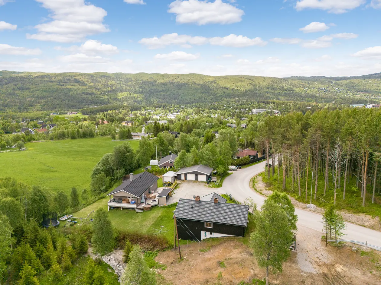 Enebolig i rolig område på Geilo. To garasjeplasser | morgensol photo 2