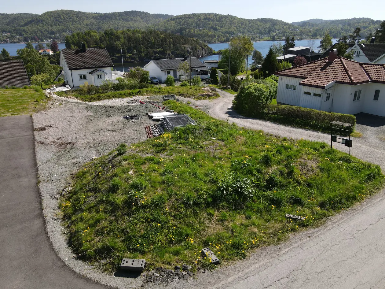Tomt med potensiale for sjøgløtt, beliggende i populært boligområde, med gangavstand til sjøen. photo 5