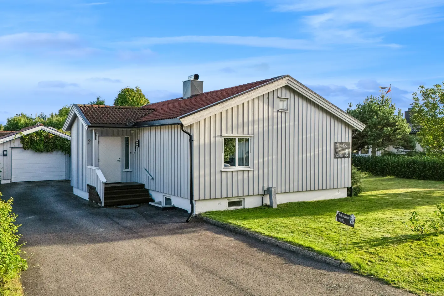 Hyggelig enebolig med alt du trenger på ett plan. Garasje. Stor flat tomt og hagestue. Sentrumsnær beliggenhet. photo 3