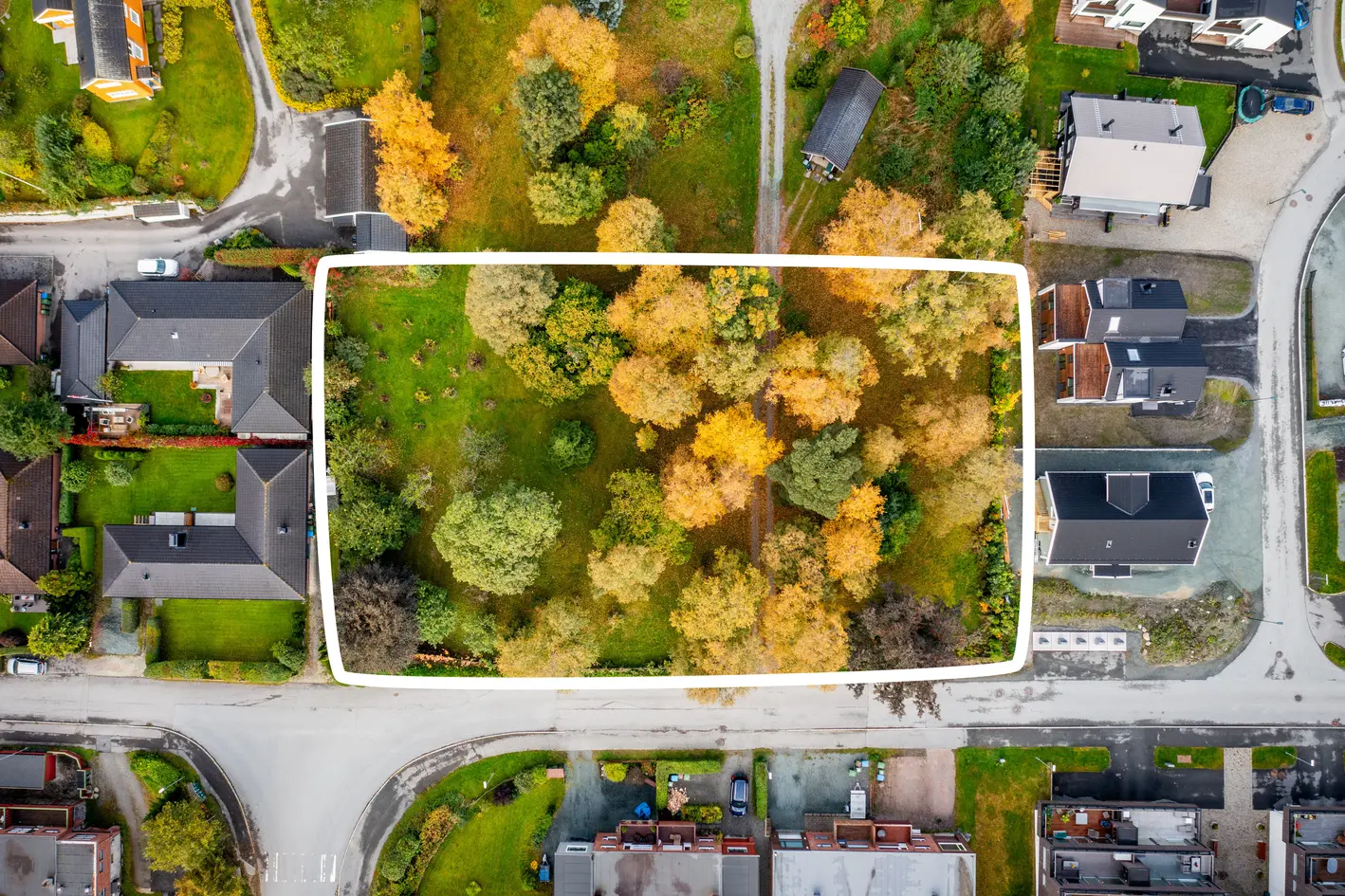Unik eiendomstomt med meget gode solforhold - Tomt på 3 300 kvm. Kort vei til skole og barnehage. Kort vei til sjøen. photo 2
