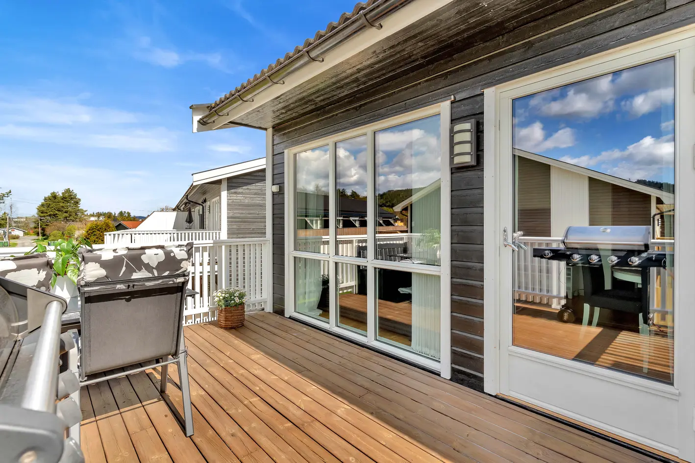 Arealeffektiv hjørneleilighet med god standard| Vestvendt balkong på 12 m² | Carport| Supert førstegangskjøp! photo 2