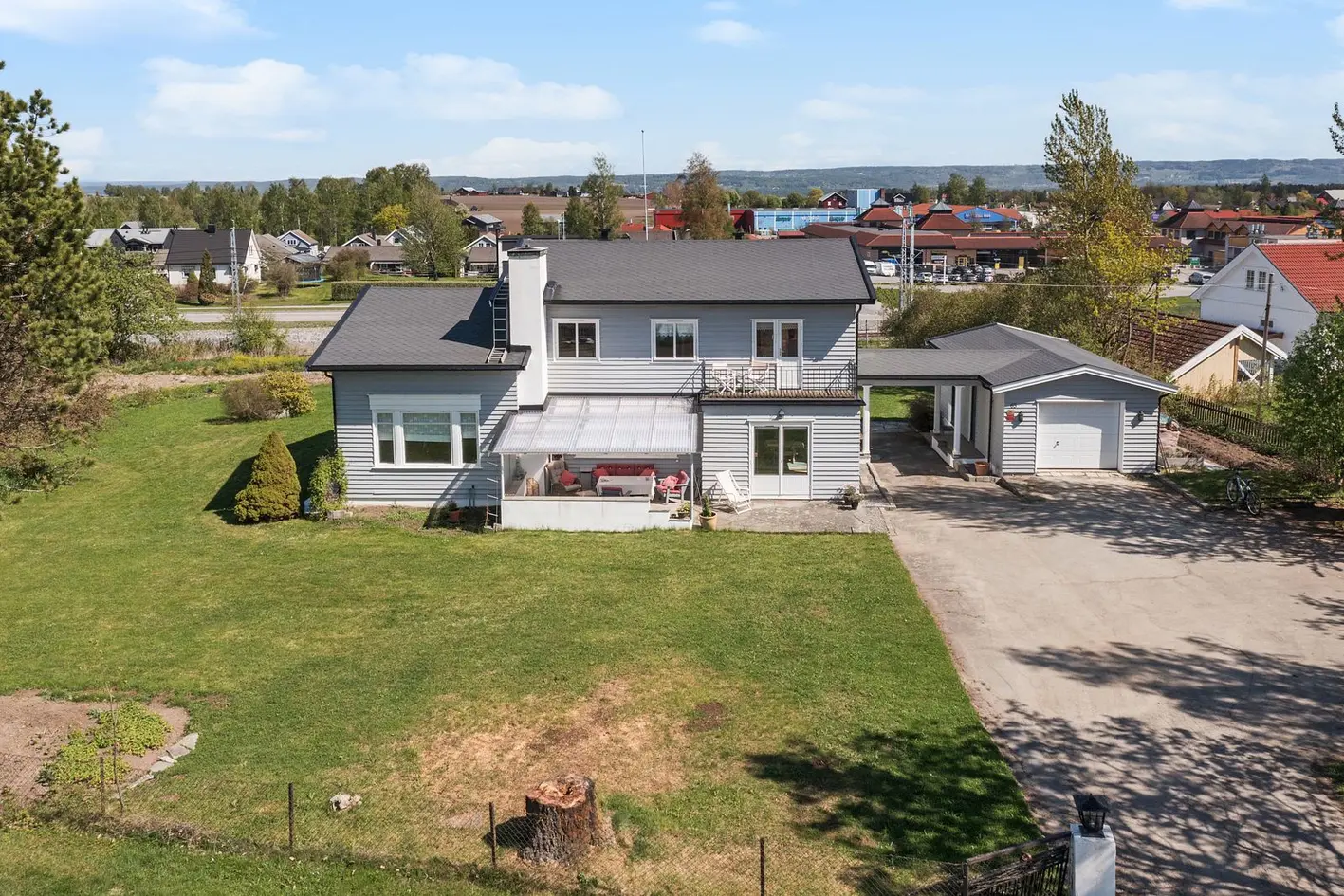 Stor familiebolig med 6 soverom. Garasje, hage og gode solforhold. Sentralt belliggende. photo 2