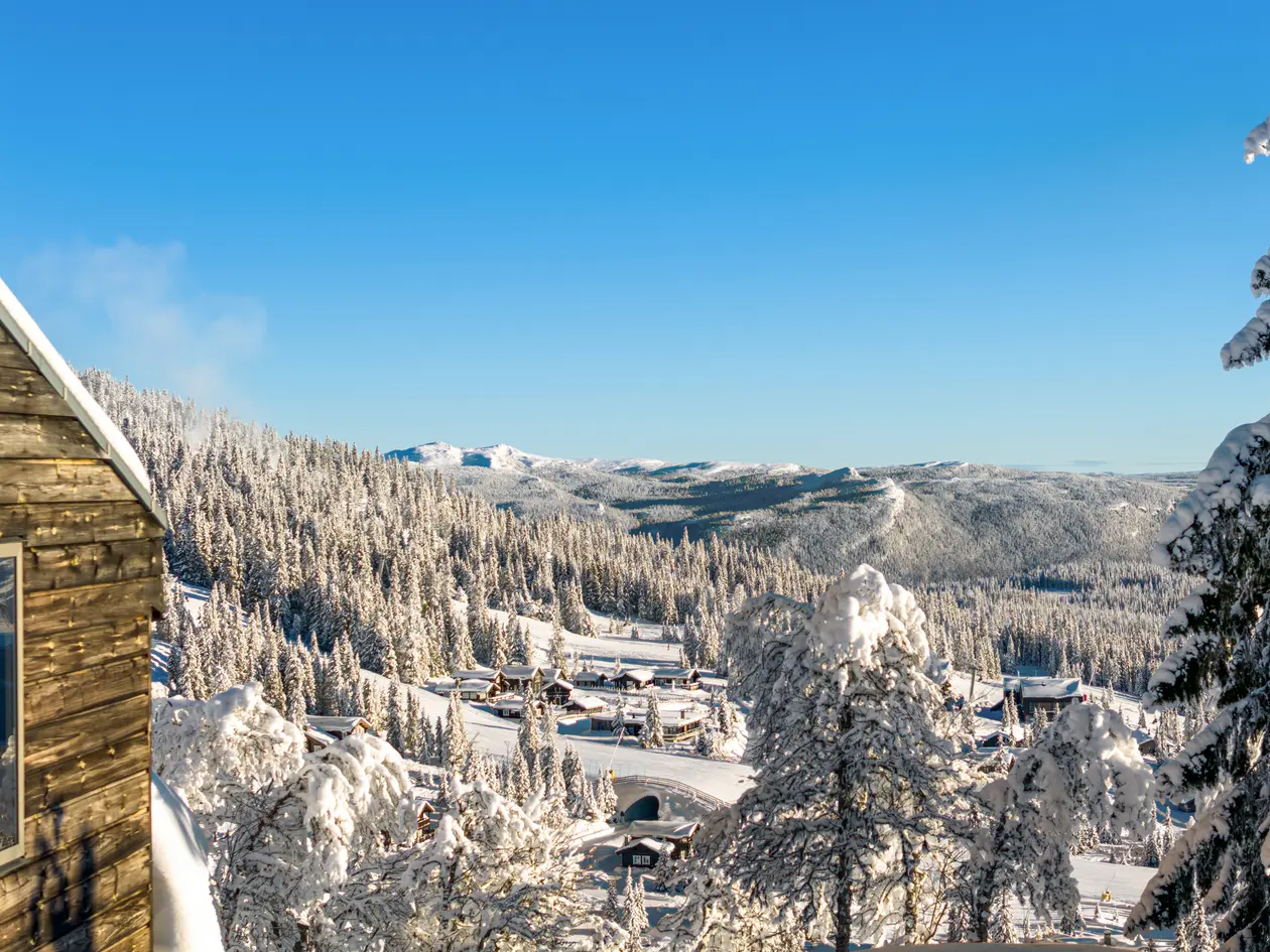 Kvitfjell Vest! Svært sjelden mulighet! Arkitekttegnet hytte, fantastisk beliggenhet, 2,9 mål tomt! Svært høy standard! - Bilde 2