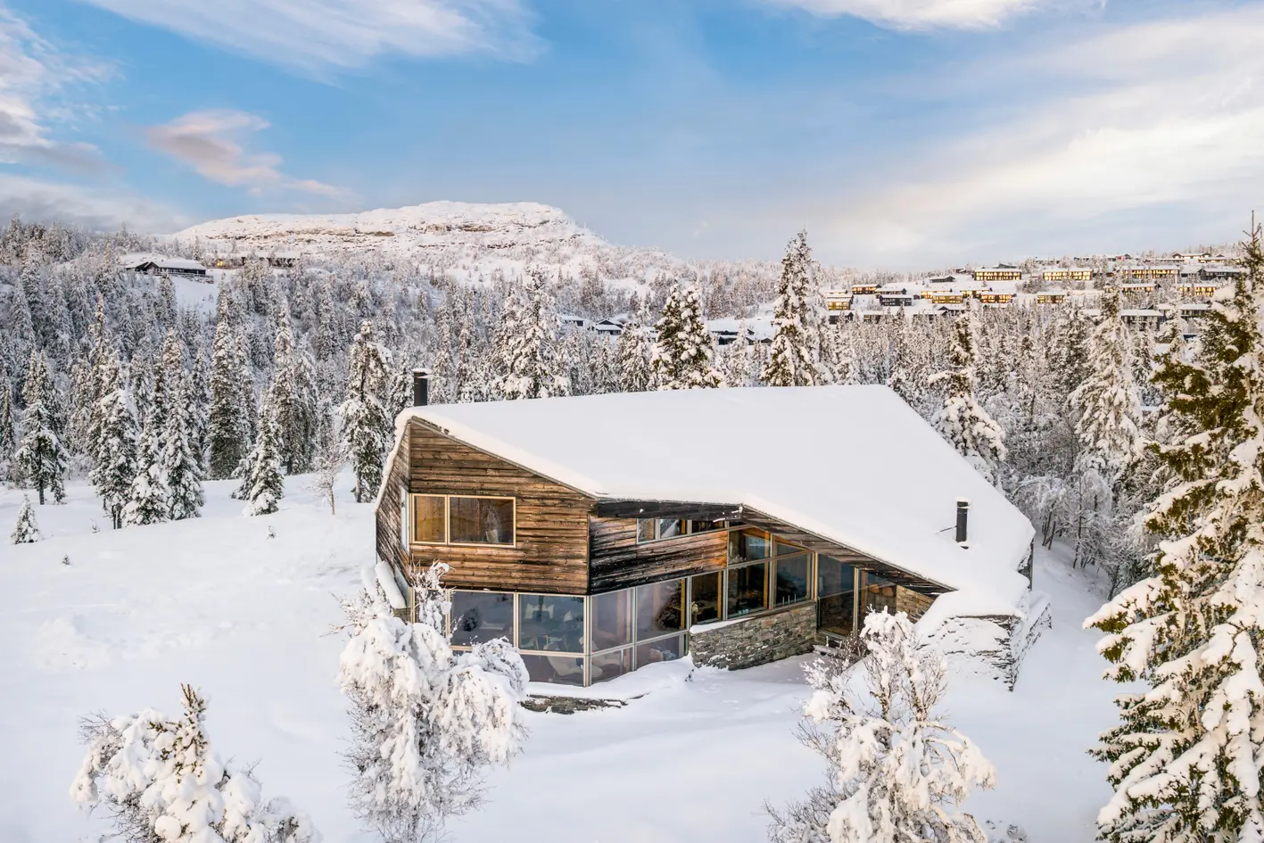 Kvitfjell Vest! Svært sjelden mulighet! Arkitekttegnet hytte, fantastisk beliggenhet, 2,9 mål tomt! Svært høy standard! - Bilde 3