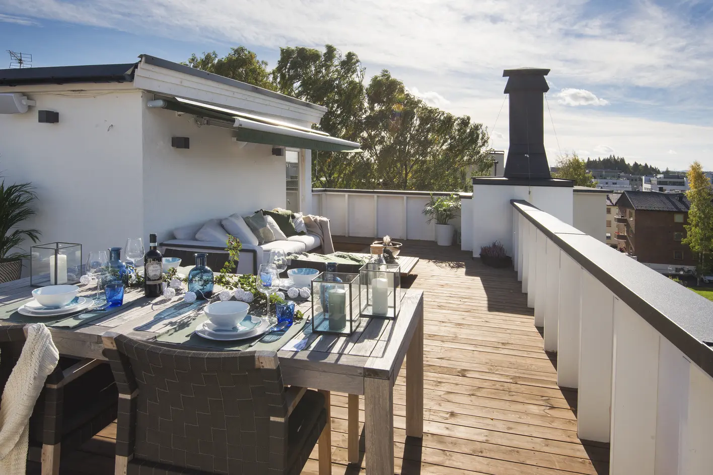 Toppleilighet over 2 plan| Takterrasse 115 m²| Hybel | Garasje | Vannbåren gulvvarme | 2 peiser | Fleksibel planløsning.