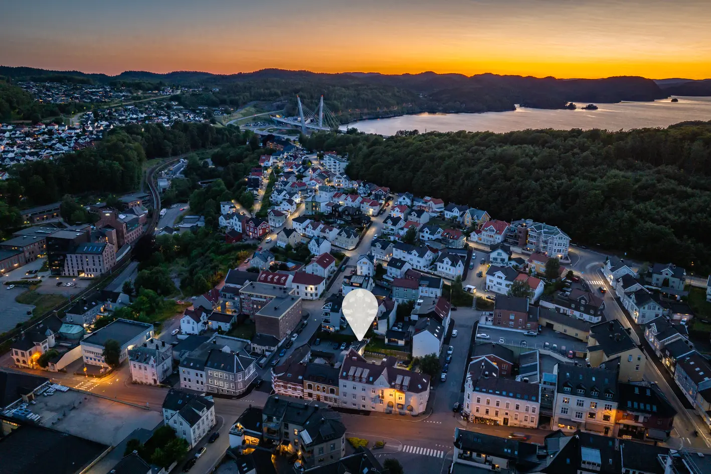 Stor, meget tiltalende leilighet | Herlig uteplass, helårs utestue og takterrasse | P-plass og garasje | Elbillader photo 3