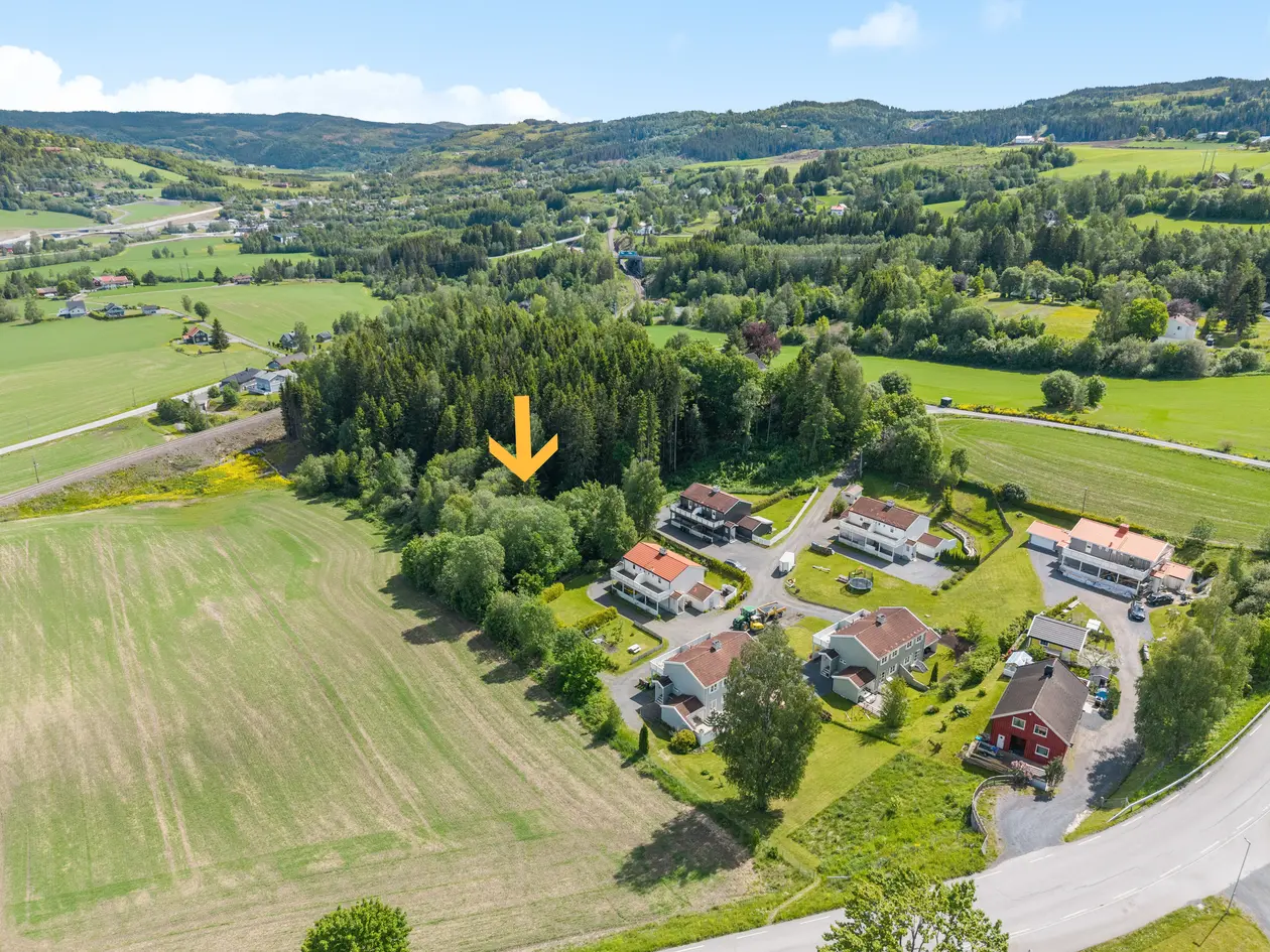 Solrik tomt på 1,8 mål – sentralt beliggende innerst i blindvei, kun en kort spasertur fra Lunner sentrum! photo 2