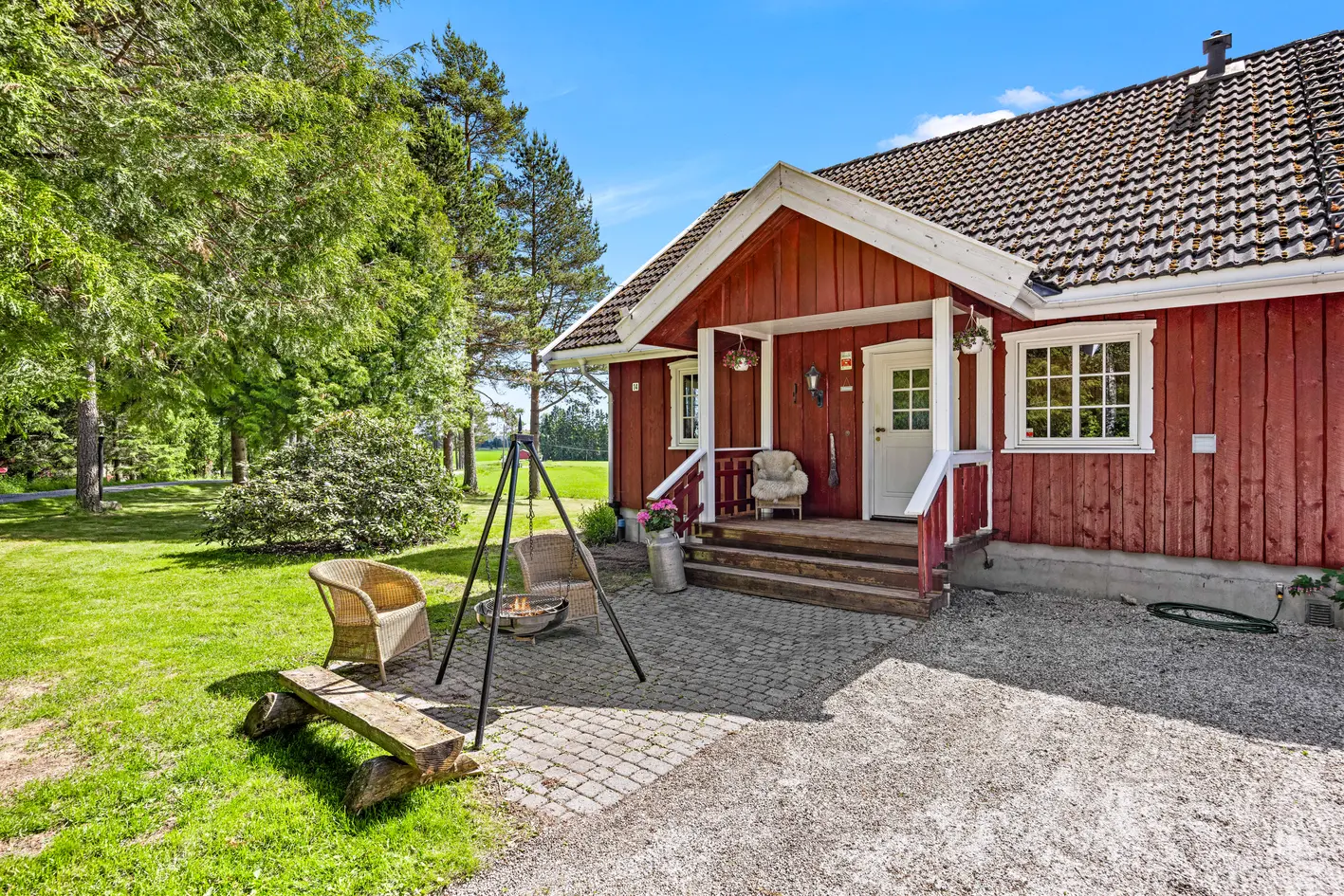 Landlig beliggende familiebolig med romslig tomt | 3 soverom | 3 stuer | 2 bad | Garasje | Hage med gode solforhold! photo 3