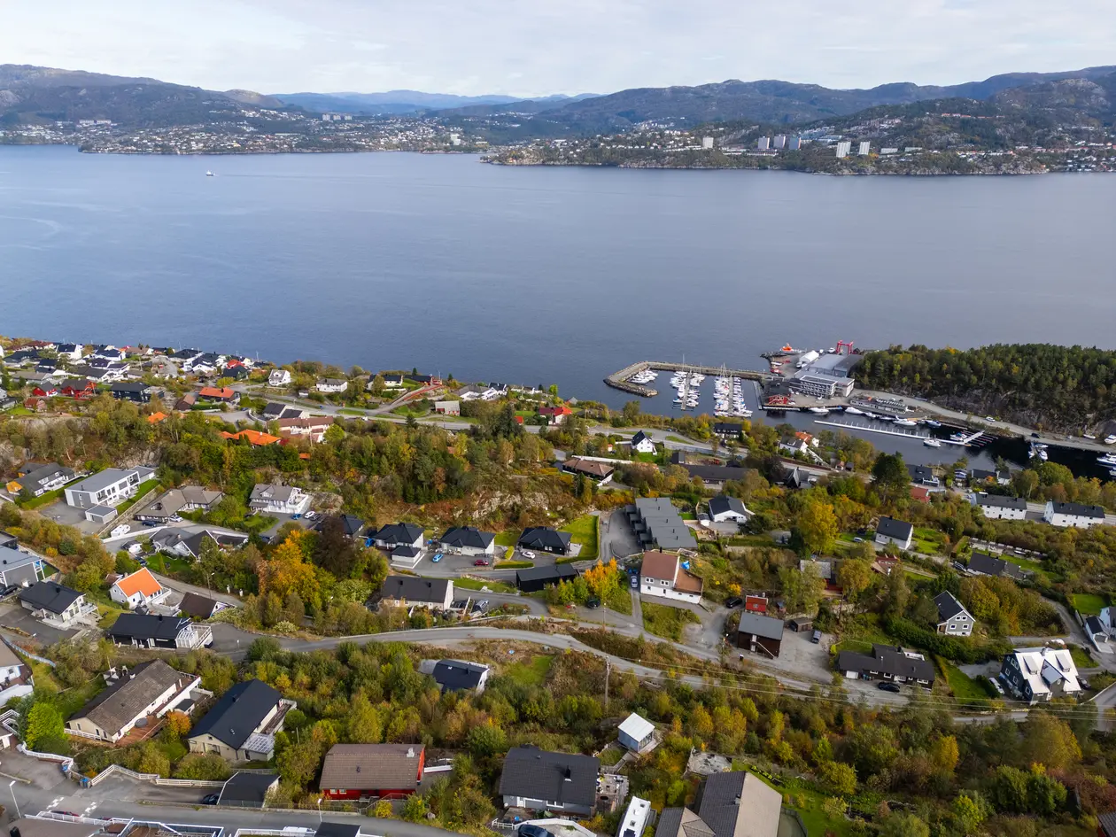 Florvåg | Regulert boligtomt i etablert felt med fantastisk sjøutsikt photo 5