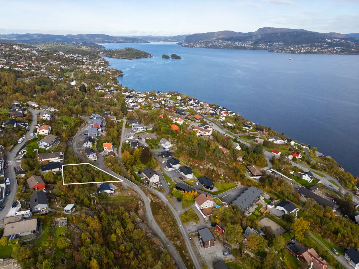 Florvåg | Regulert boligtomt i etablert felt med fantastisk sjøutsikt photo 2