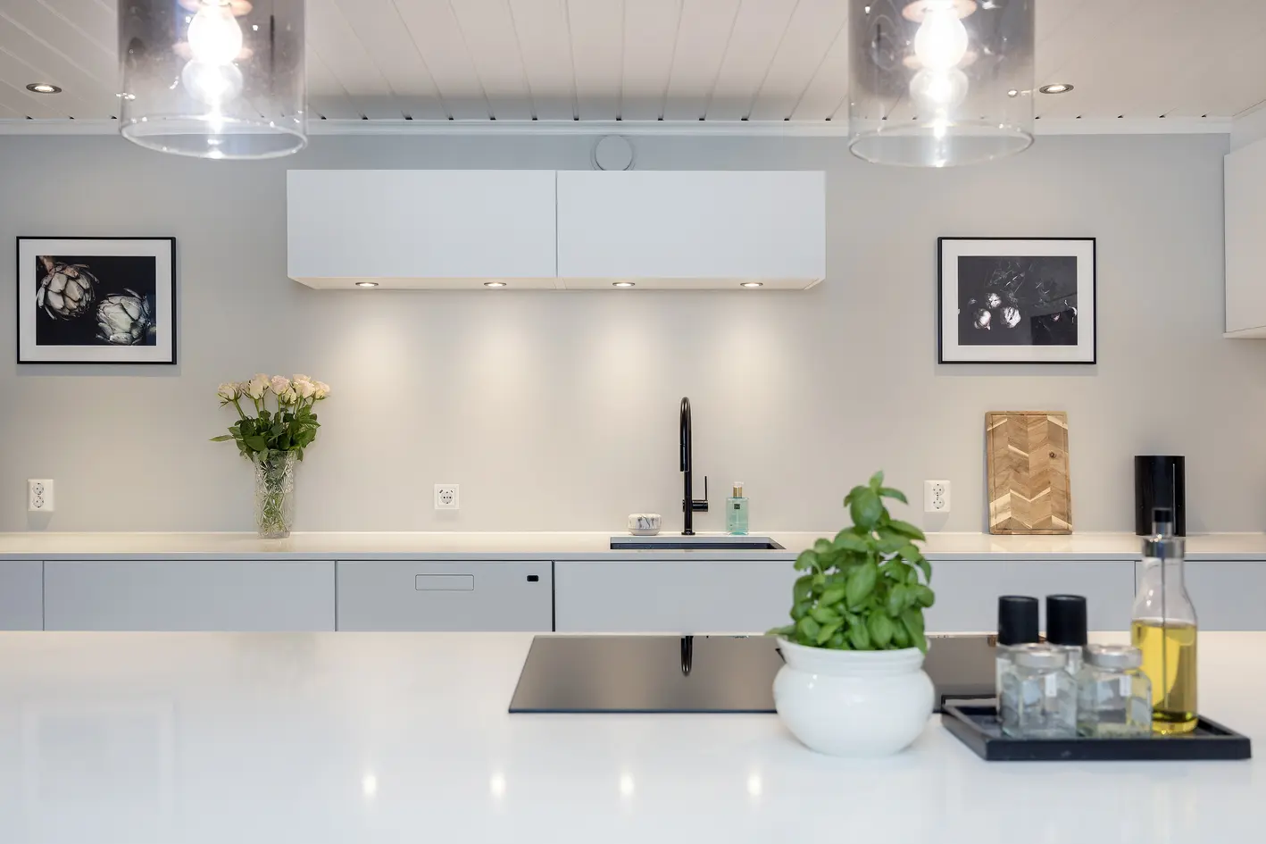 Romslig leilighet på 170 m2 m/solrik terrasse på 47m2 | Moderne kjøkken | 3 sov + 2 bad | Garasje | Rolig | Barnevennlig photo 5