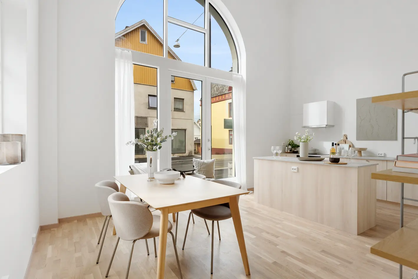 Ny og særpreget leilighet med nydelige arkitektoniske detaljer fra Gamle brannstasjonen