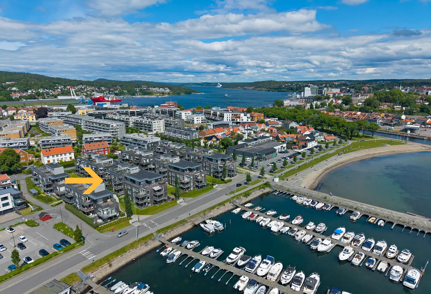 Attraktiv selveier med heis, garasje og balkong med sjøutsikt