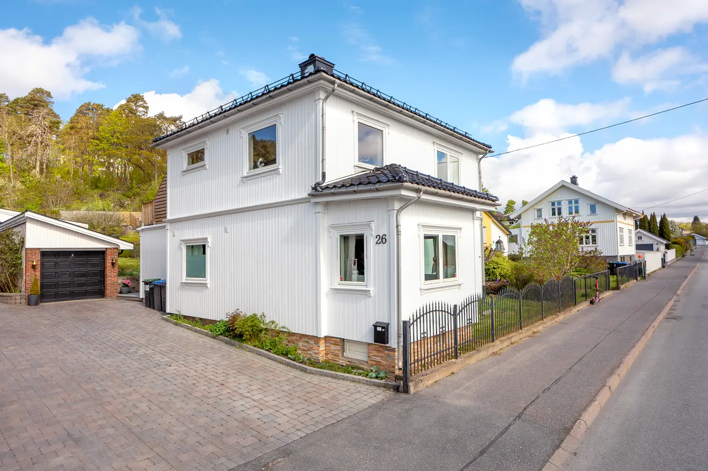 Gjennomført bolig m/utsikt mot Mossesundet - Idyllisk, skjermet hage og veranda på 30m²- Isolert anneks og garasje photo 5