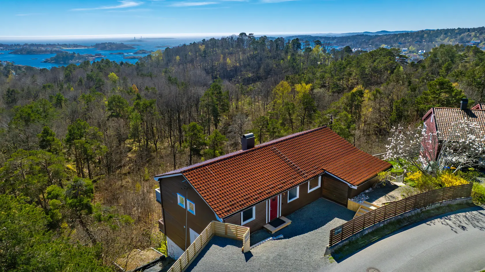 Stor enebolig med spektakulær panoramautsikt-4 soverom-oppgradert med alle overflater-2 nye bad og kjøkken-ikke boplikt photo 4