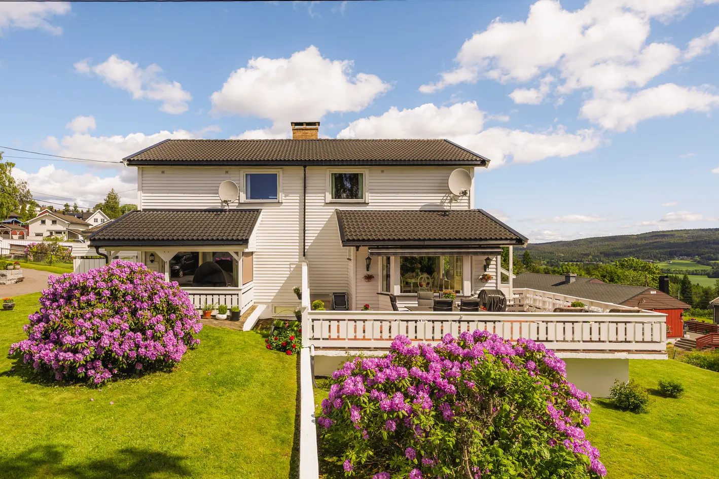 En hel tomannsbolig med familievennlig beliggenhet på Rotnes | Garasje & carport | 3 soverom i hver del | Nærhet til tog photo 3