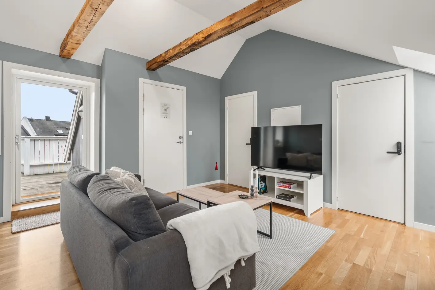 Lys og delikat loftsleilighet i sentrum - 2 soverom - balkong - lave felleskostnader - leieinntekter ( 11 216 kr/mnd) photo 2