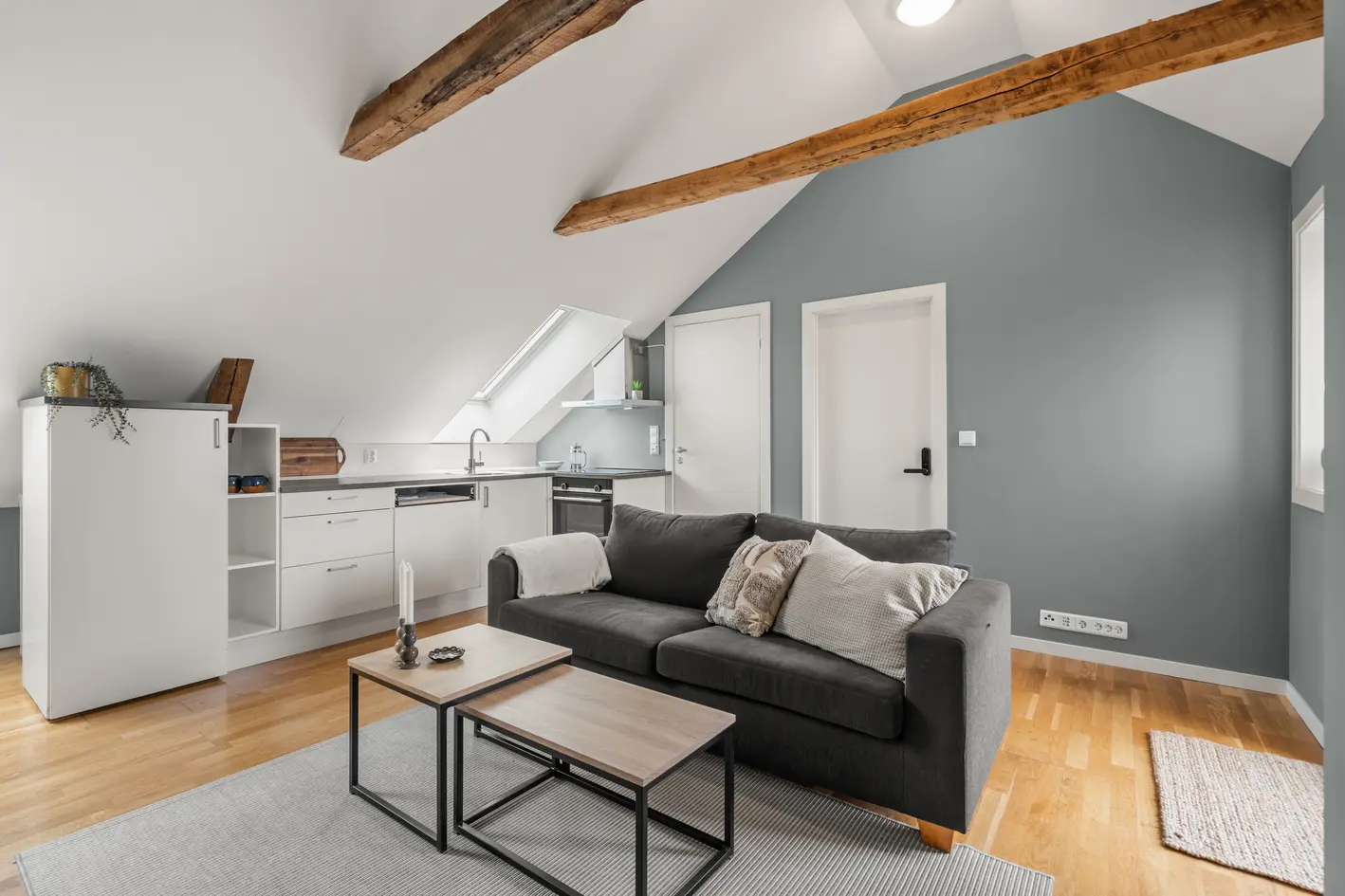 Lys og delikat loftsleilighet i sentrum - 2 soverom - balkong - lave felleskostnader - leieinntekter ( 11 216 kr/mnd) photo 4