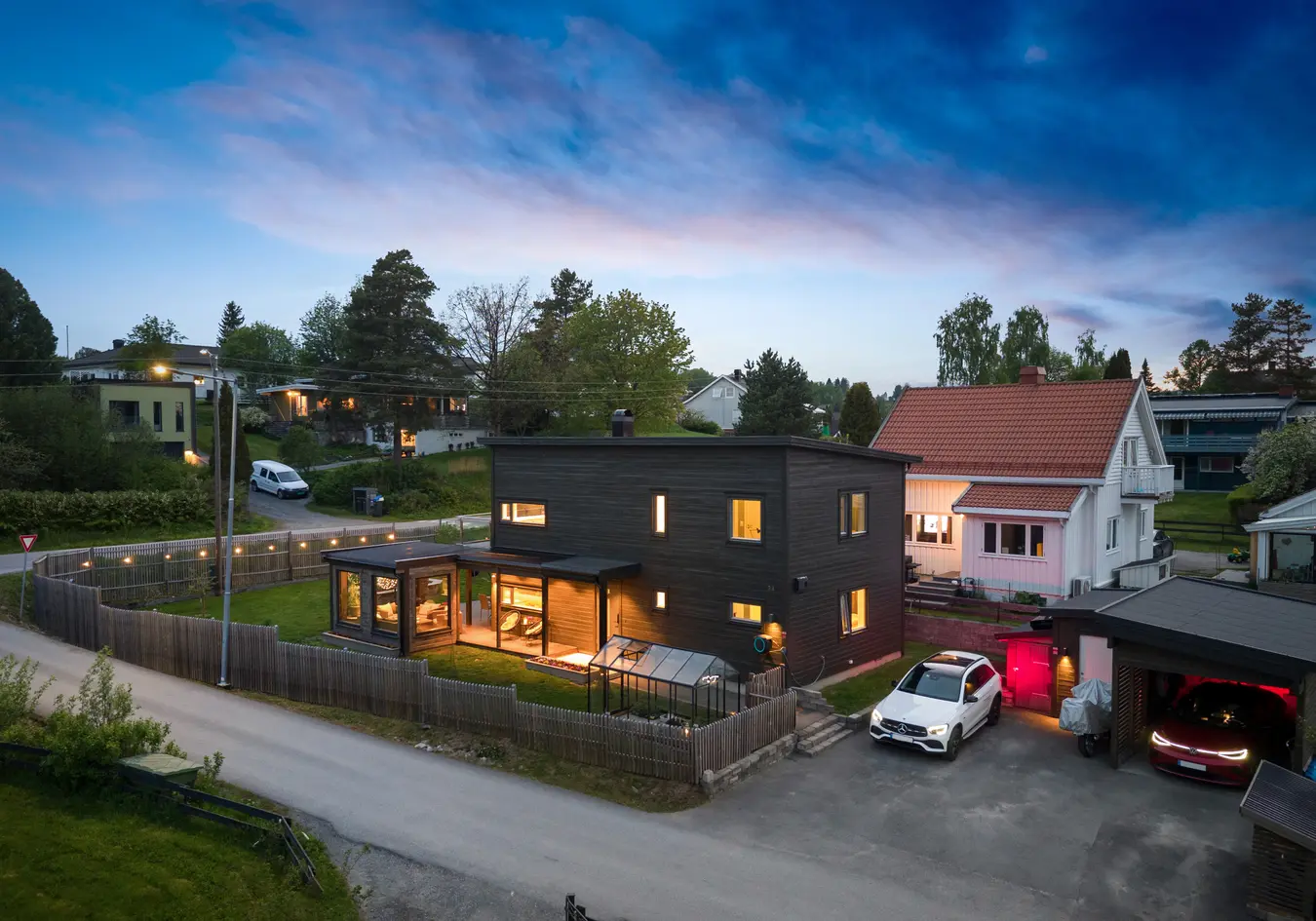Lekker og moderne enebolig med innholdsrik planløsning. Solrike og lune uteplasser. Carport.  photo 5