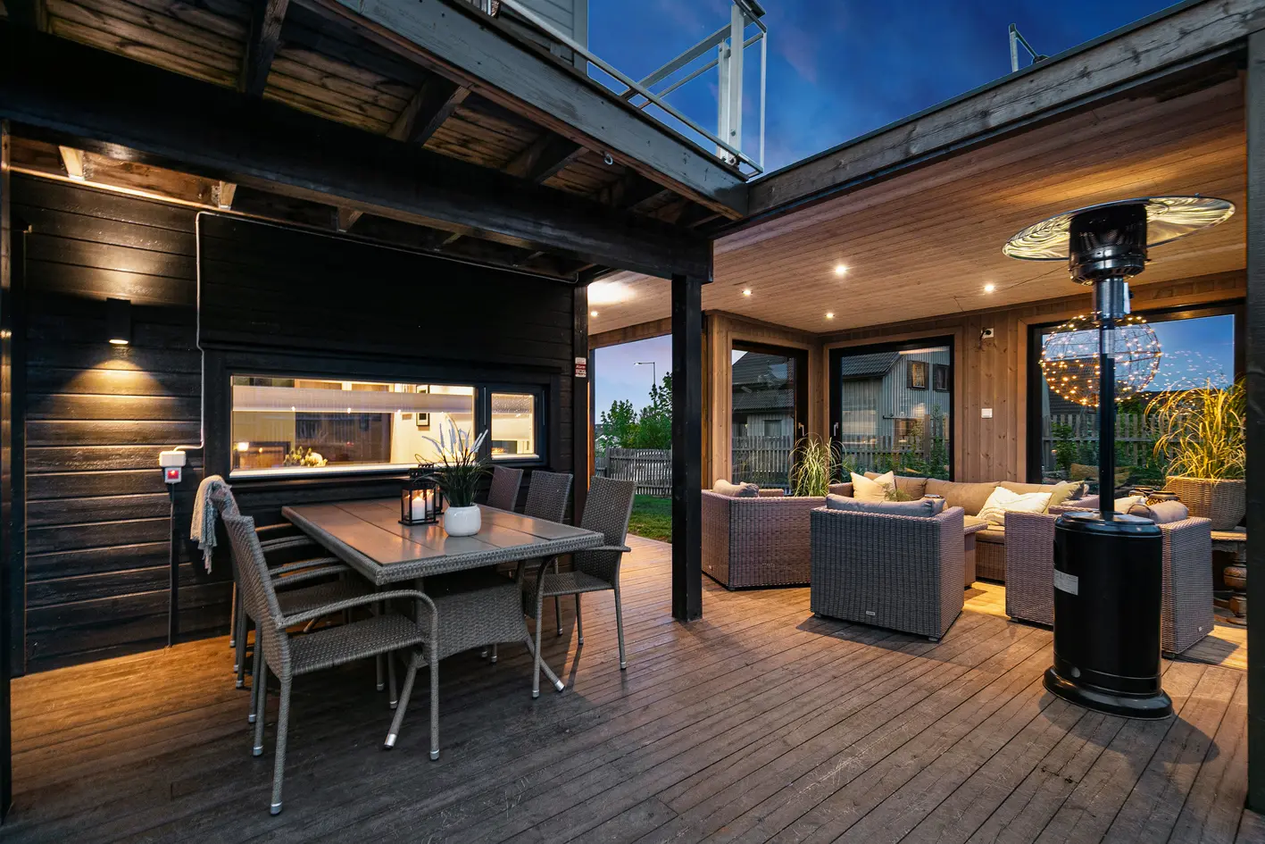 Lekker og moderne enebolig med innholdsrik planløsning. Solrike og lune uteplasser. Carport.  photo 3