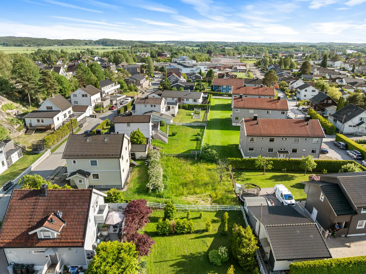 Sjelden mulighet; ubebygget tomt i ellers veletablerte omgivelser. Tilbaketrukket, fredelig nærmiljø. Skoler i nabolaget photo 2