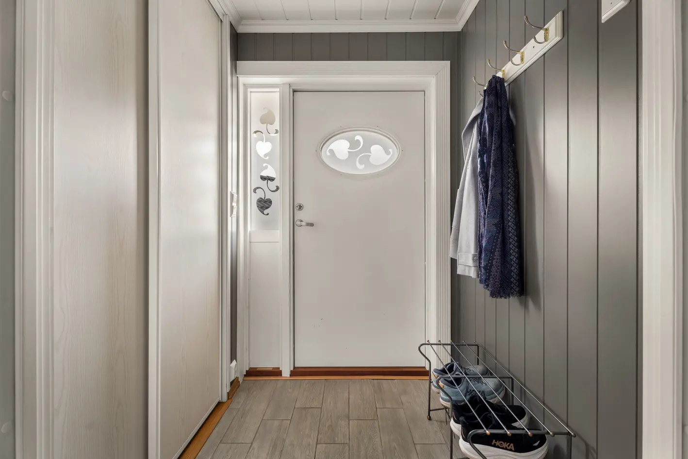 Familiebolig med garasje | 2 bad | Flott opparbeidet tomt m/drivhus, frittstående bod & badestamp | Romslige stuer photo 5