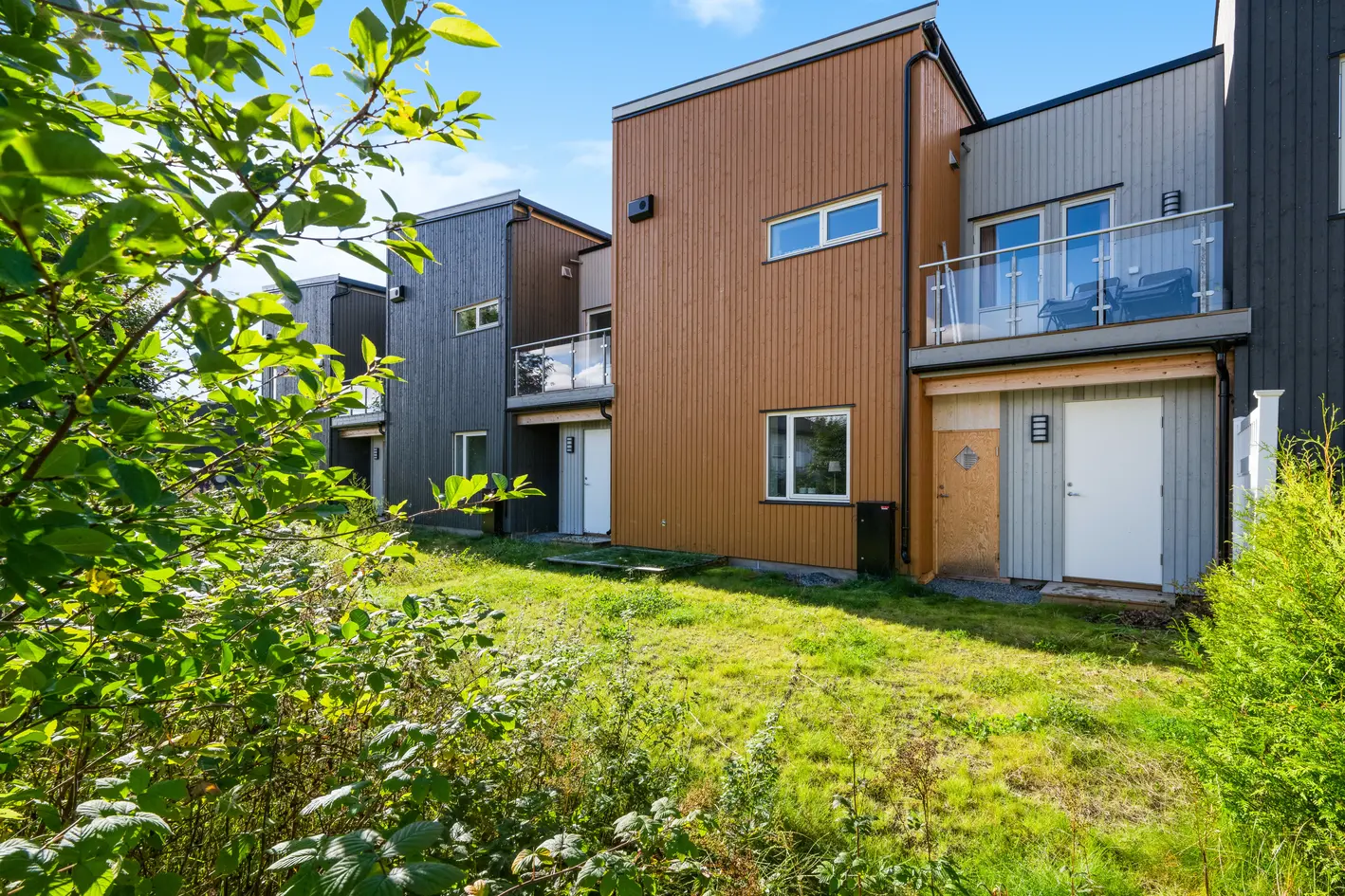 Innbydende enebolig i kjede med 4 soverom og 2 bad | Solrike uteplasser, garasje m/lader og nærhet til flotte turområder photo 4
