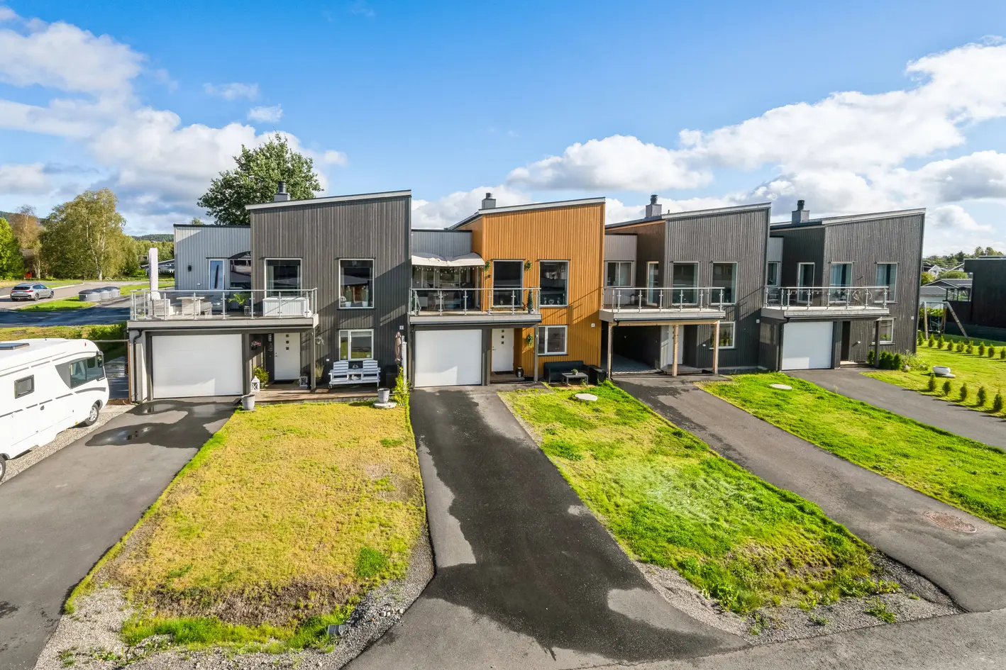 Innbydende enebolig i kjede med 4 soverom og 2 bad | Solrike uteplasser, garasje m/lader og nærhet til flotte turområder photo 3