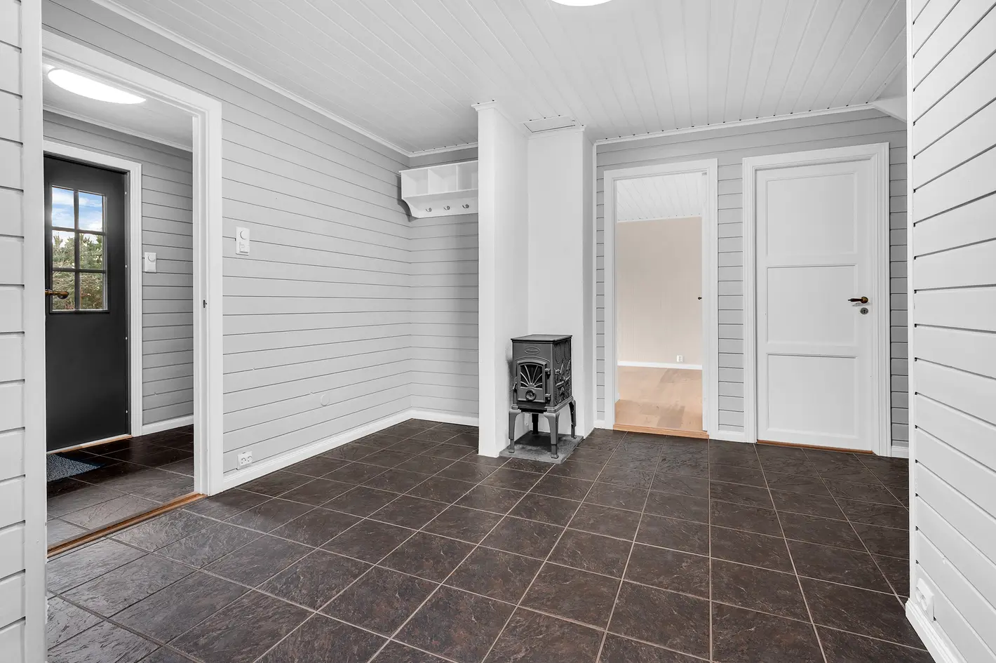 Svært innholdsrik enebolig i veletablert boligområde i Høvåg - Garasje - Båtplass i fellesanlegg - 6 soverom og 3 bad photo 5