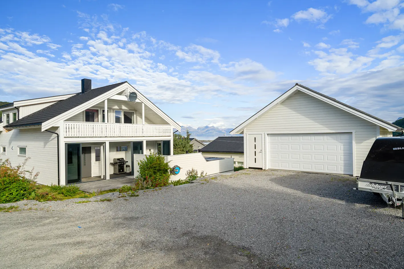 Stor familiebolig med 5 soverom, dobbelgarasje, jacuzzi, nytt tak fra 2024 og fantastisk utsikt over Skjervøy! photo 5