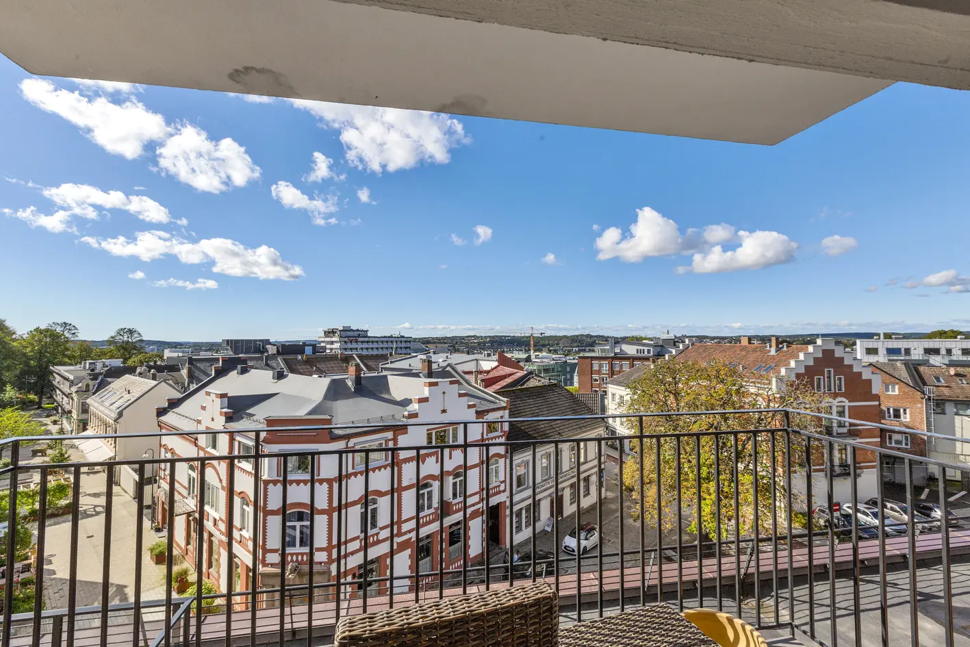 Stor og moderne 4-roms andelsleilighet - Solrik veranda - Heis - Parkeringskjeller - Sentralt! photo 3