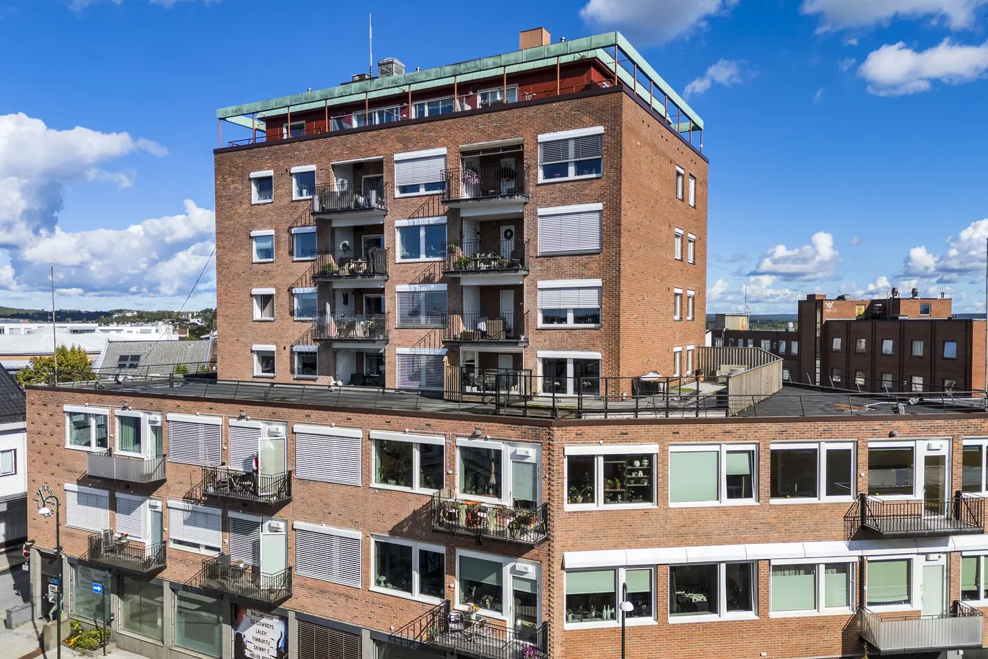 Stor og moderne 4-roms andelsleilighet - Solrik veranda - Heis - Parkeringskjeller - Sentralt! photo 4